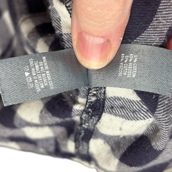 EUC Aerie Women’s Navy/White Plaid Button Down Flannel Shirt Sz Small - Picture 5 of 11